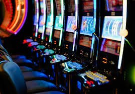 Tampilan antarmuka kasino online mamabet88 dengan berbagai permainan live dealer dan slot
